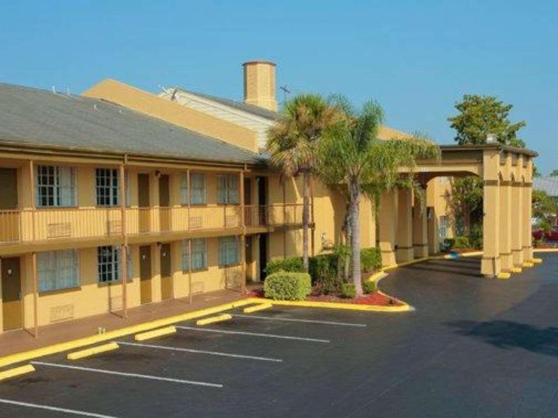 Econo Lodge — general view