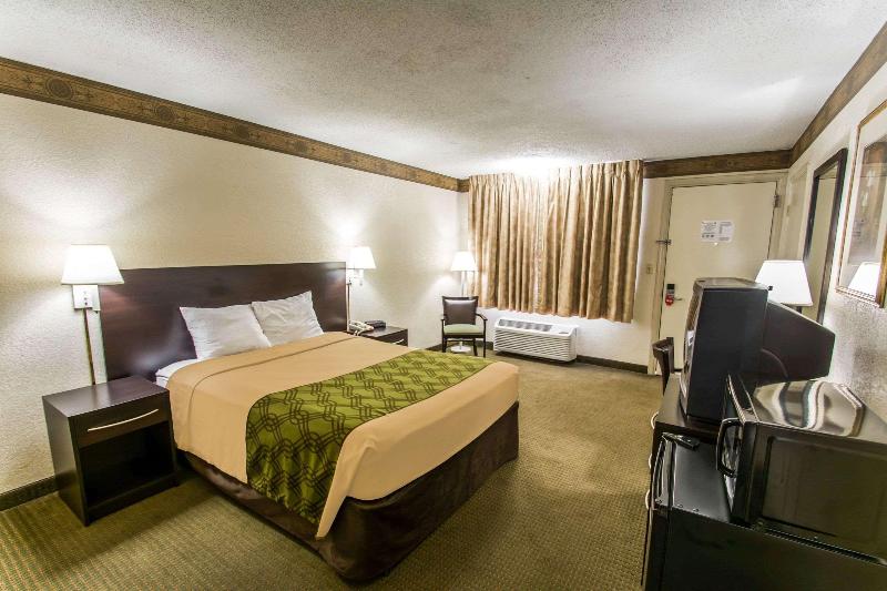 Econo Lodge Jacksonville South — photo 38