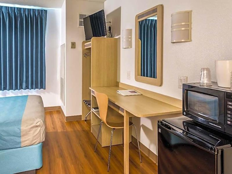 Motel 6 Lincoln City image