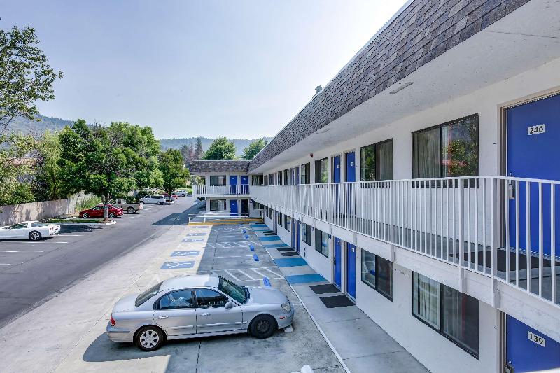 Motel 6 Grants Pass image