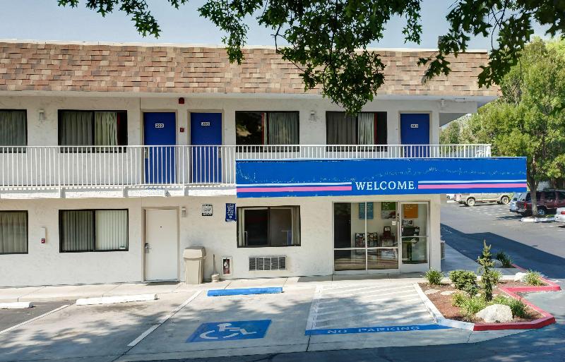 Motel 6 Grants Pass image