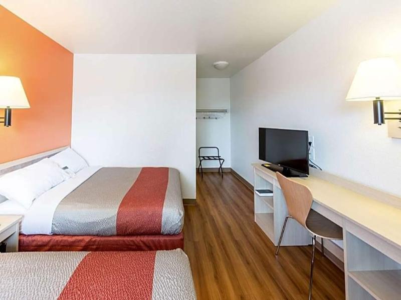 Motel 6 Klamath Falls image