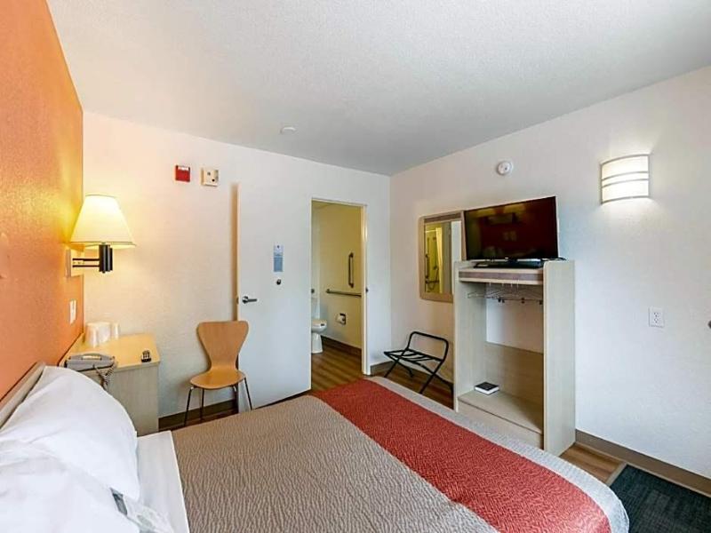 Motel 6 Klamath Falls image