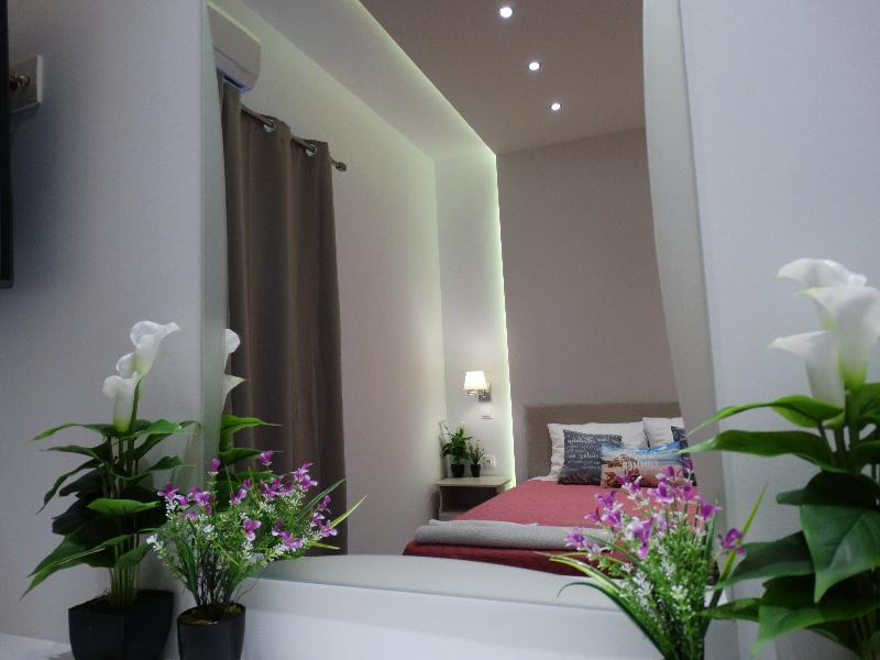 Makis Apartments image