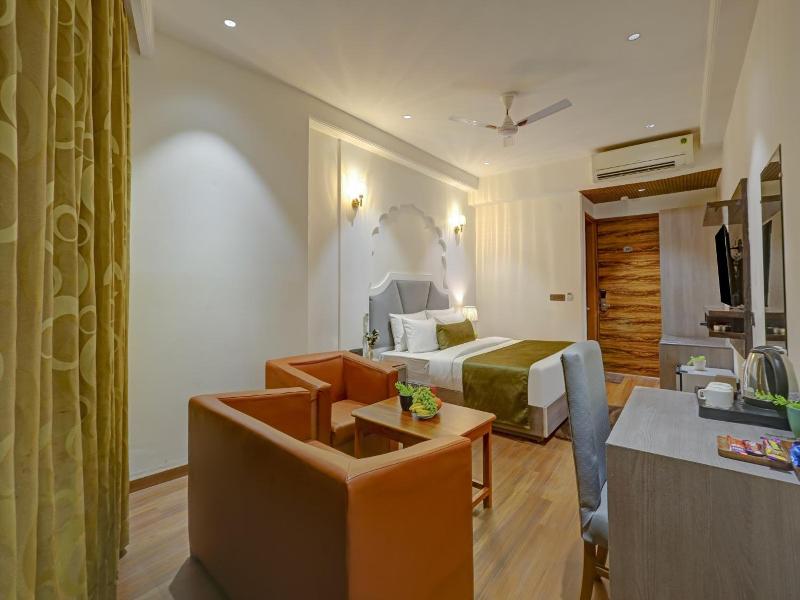 Capital O 444 Hotel Venus image