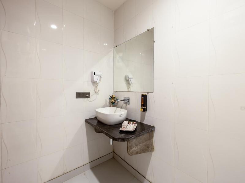 Capital O 444 Hotel Venus image