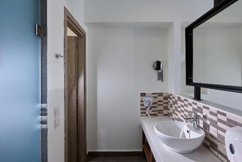 Pollis Hotel image
