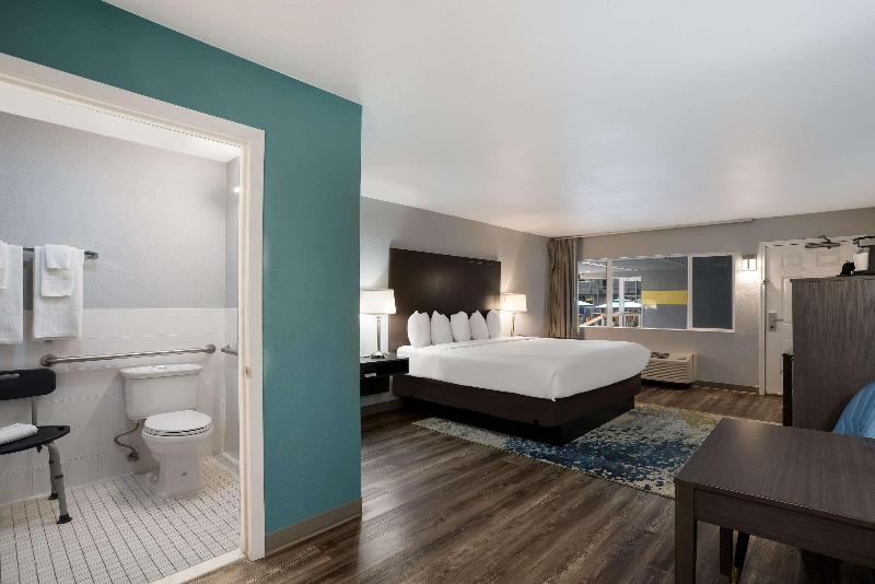 Richland Riverfront Hotel, Ascend Hotel Collection image
