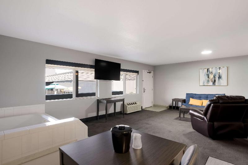 Richland Riverfront Hotel, Ascend Hotel Collection image