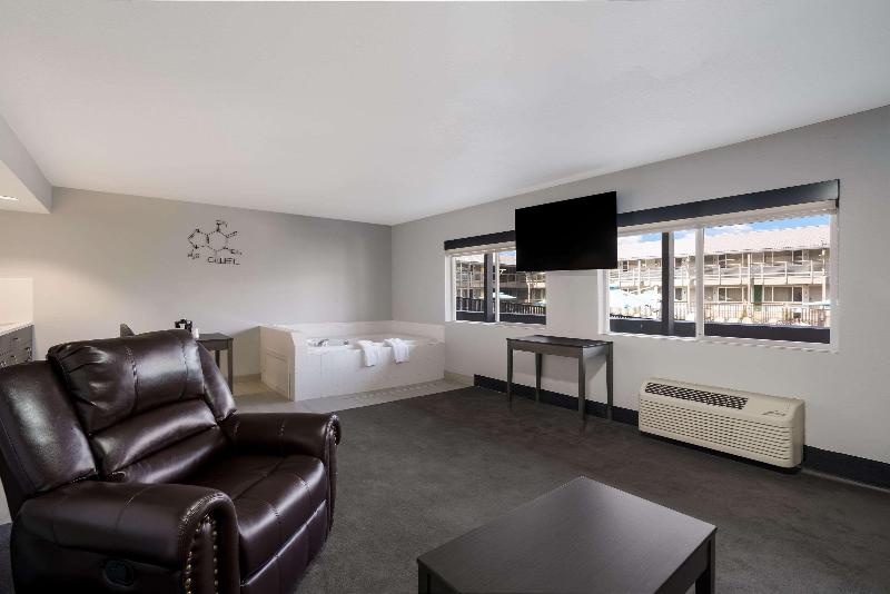 Richland Riverfront Hotel, Ascend Hotel Collection image