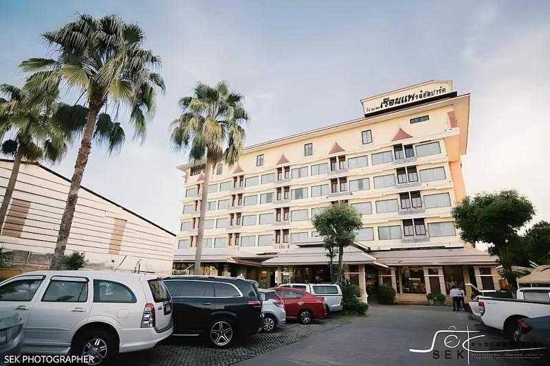 Ruean Phae Royal Park Hotel by ZUZU