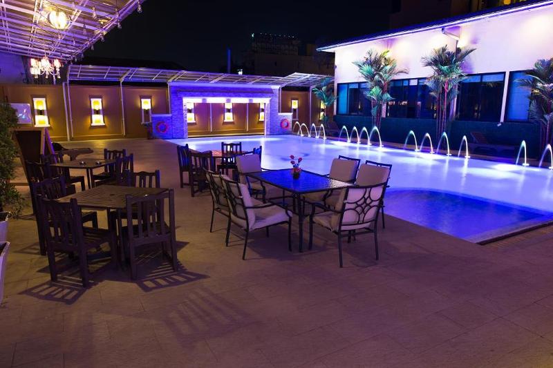 Ruean Phae Royal Park Hotel by ZUZU