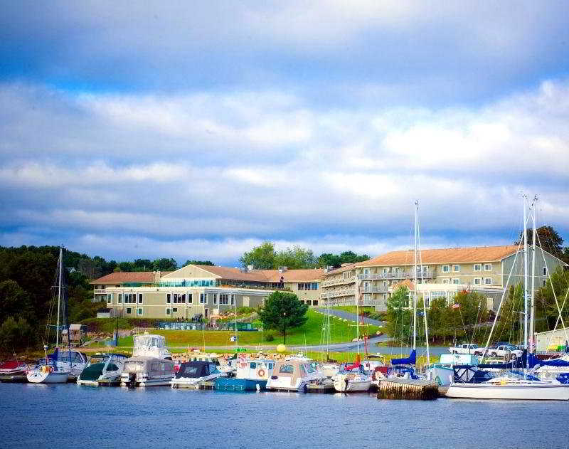 Atlantica Hotel AND Marina-Oak Island