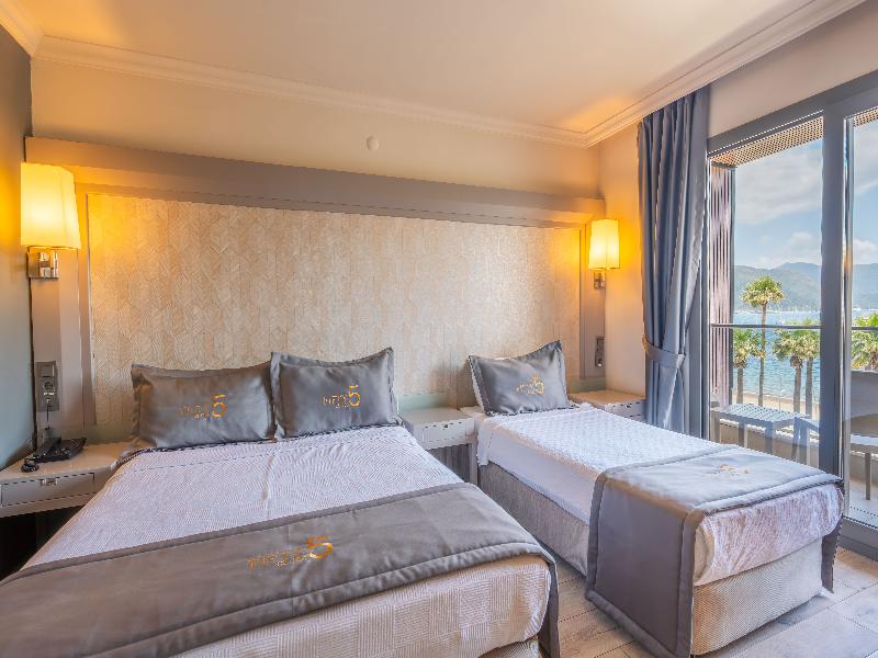 Fifty5 Suite Hotel image