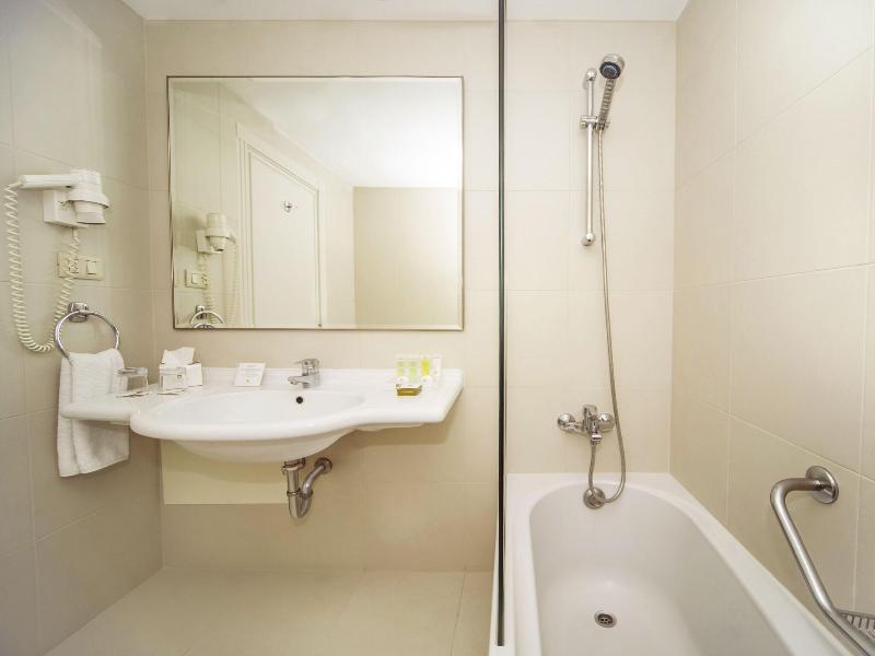 Al Qasr Metropole image