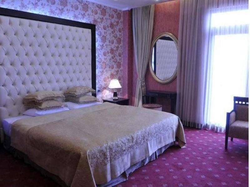 Riviera Hotel image