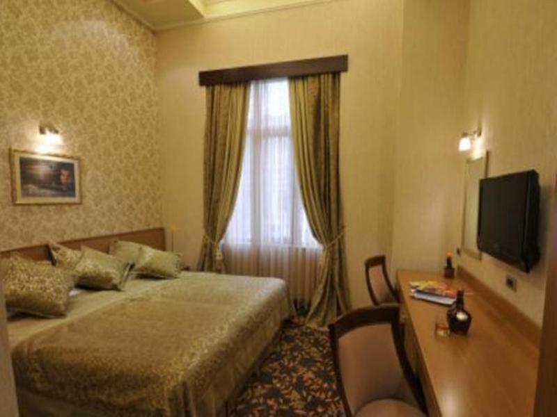 Riviera Hotel image