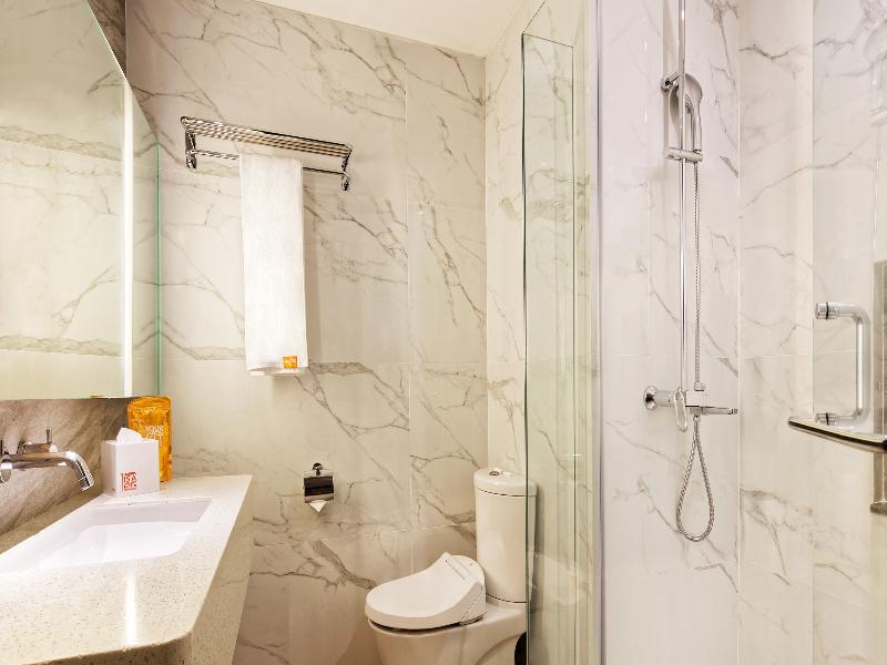 Harris Hotel & Conventions Kelapa Gading image