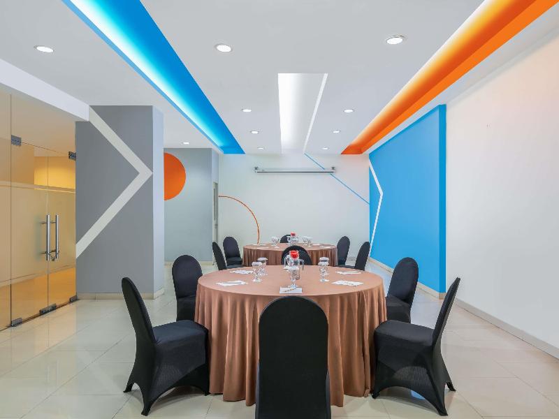 Ibis Budget Jakarta Cikini image