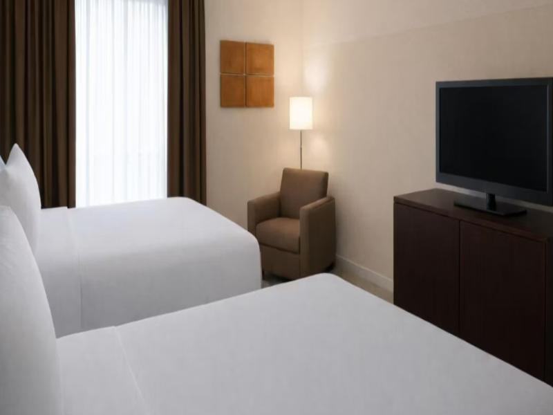 Crowne Plaza Chicago West Loop image