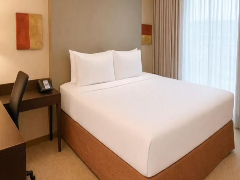 Crowne Plaza Chicago West Loop image