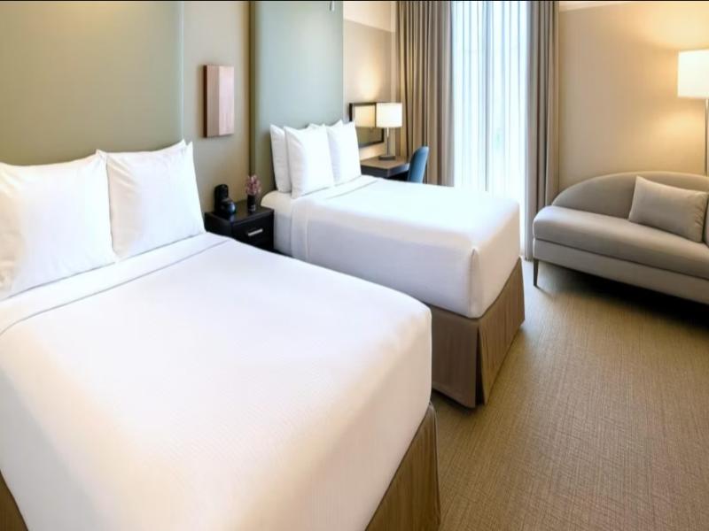 Crowne Plaza Chicago West Loop image