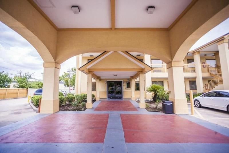 Howard Johnson Suites Hobby Airport image