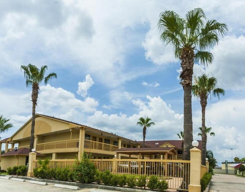 Howard Johnson Suites Hobby Airport image