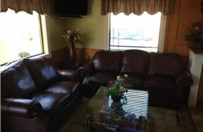 Howard Johnson Suites Hobby Airport image
