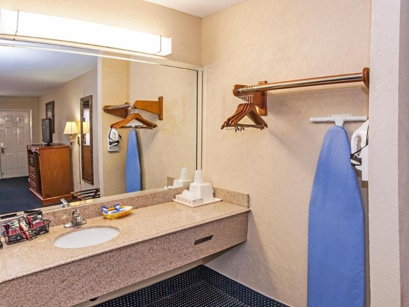 Downtowner Inn and Suites - Houston image