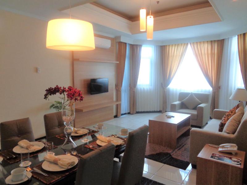Puri Darmo Hotel and Serviced Residence Surabaya image