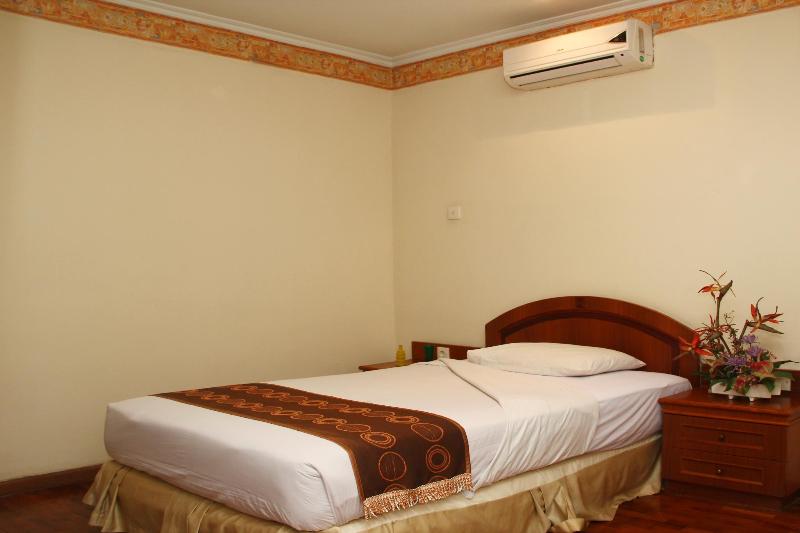 Puri Darmo Hotel and Serviced Residence Surabaya image