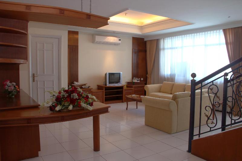 Puri Darmo Hotel and Serviced Residence Surabaya image