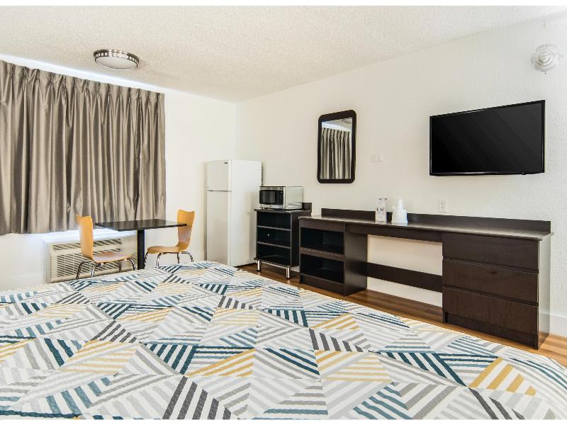 Motel 6 Addison, TX - Dallas image