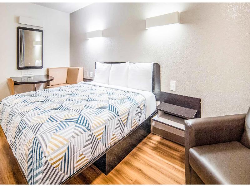 Motel 6 Addison, TX - Dallas image