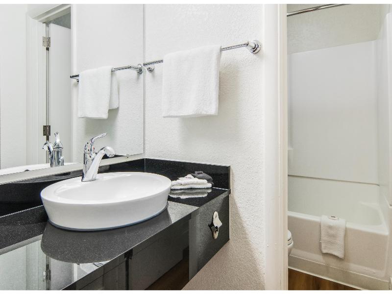 Motel 6 Addison, TX - Dallas image