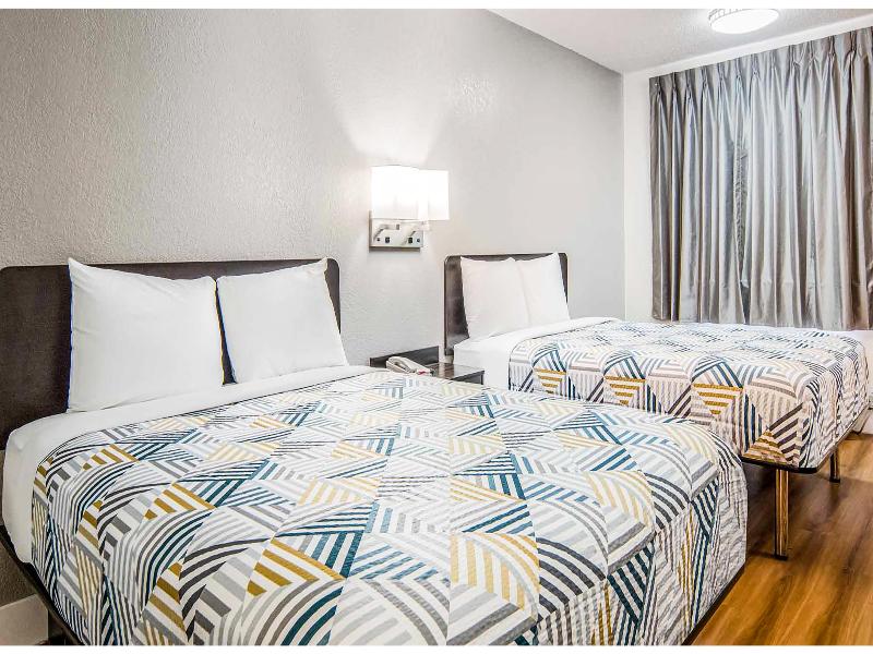Motel 6 Addison, TX - Dallas image