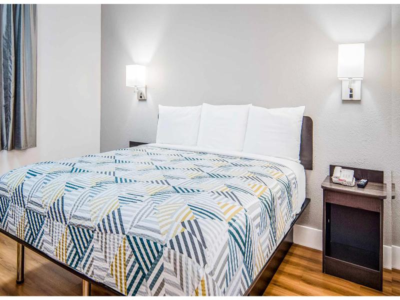 Motel 6 Addison, TX - Dallas image