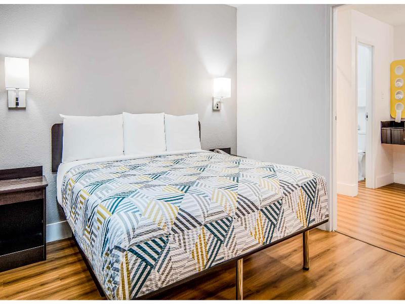Motel 6 Addison, TX - Dallas image
