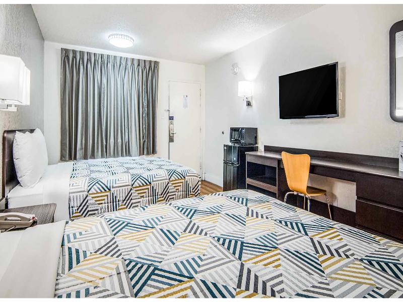 Motel 6 Addison, TX - Dallas image