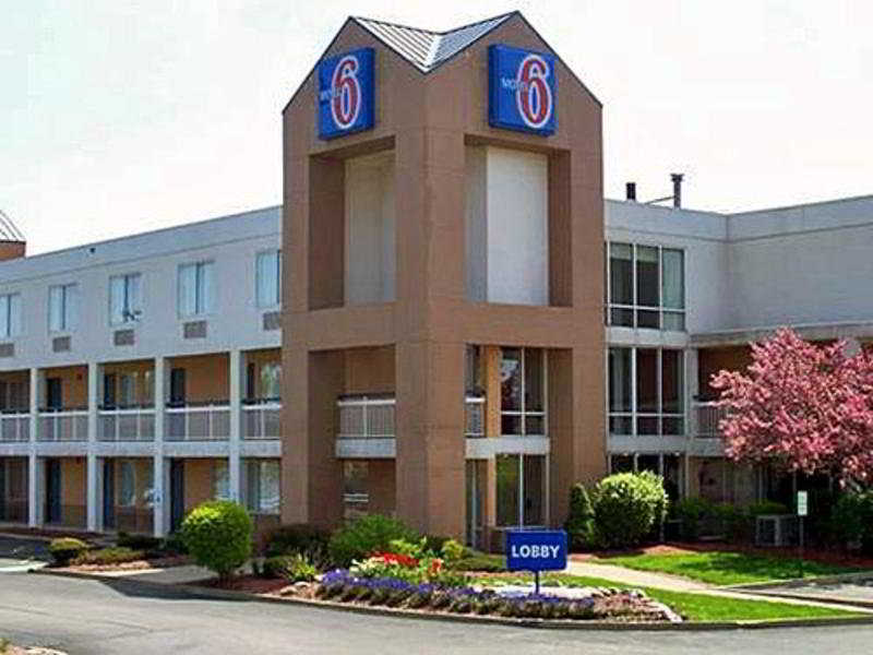 Motel 6 Cleveland - Willoughby
