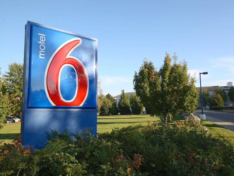 Motel 6 Burlington image