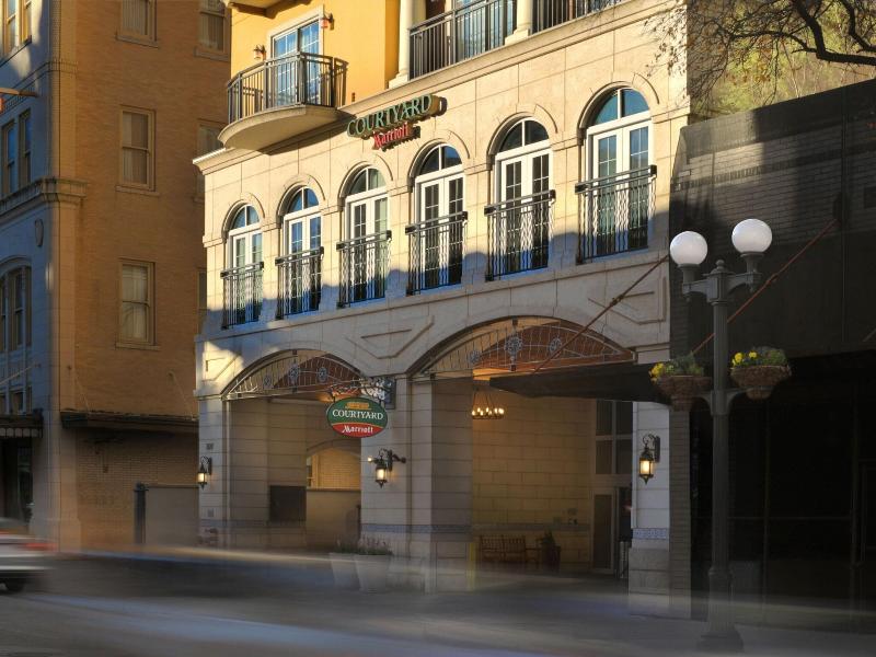 Courtyard San Antonio Riverwalk image