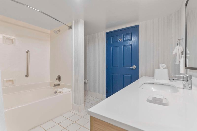 Spark By Hilton Greensboro image