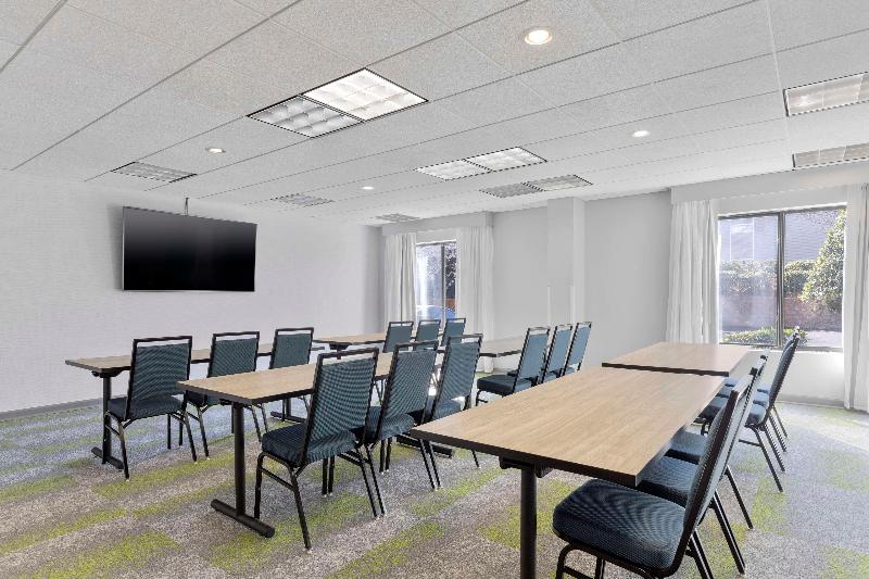 Spark By Hilton Greensboro image