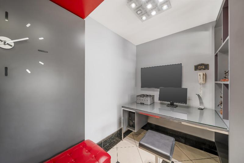 Best Western Antelope Inn & Suites image