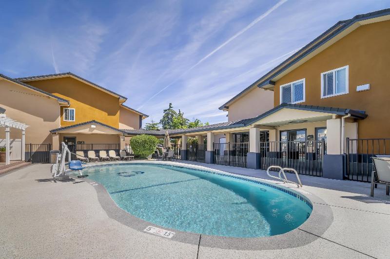 Best Western Antelope Inn & Suites image