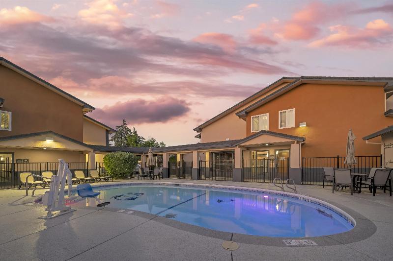 Best Western Antelope Inn & Suites image