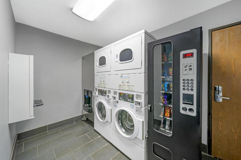 Best Western Antelope Inn & Suites image