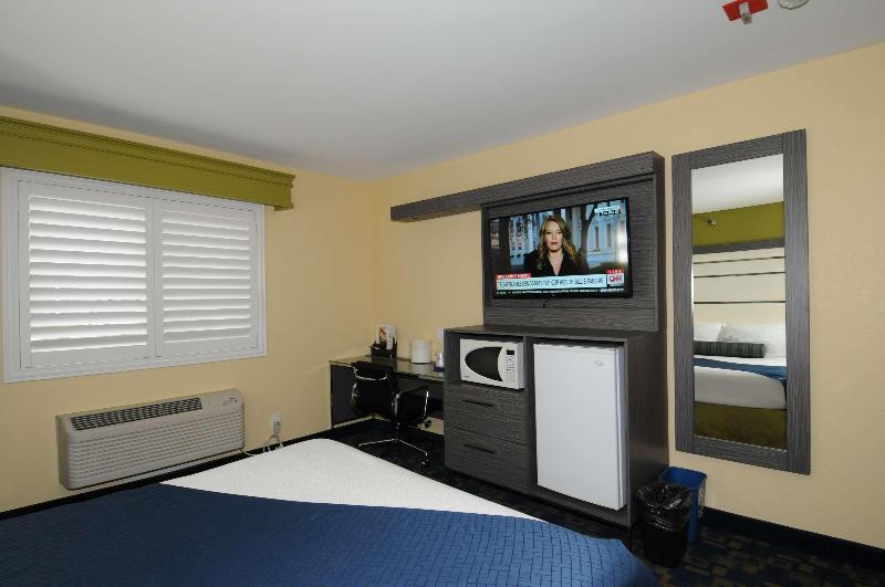 Best Western Antelope Inn & Suites image